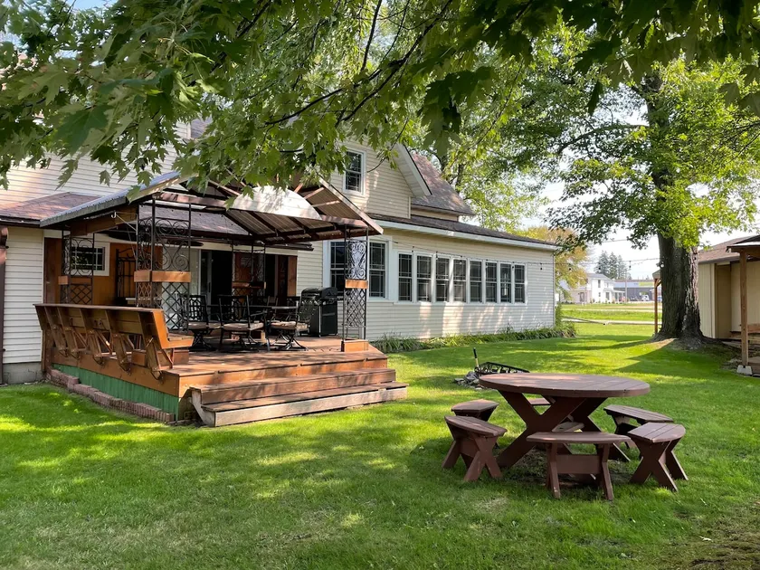 Charming Cecil Cottage Next To Landing! - Image 1