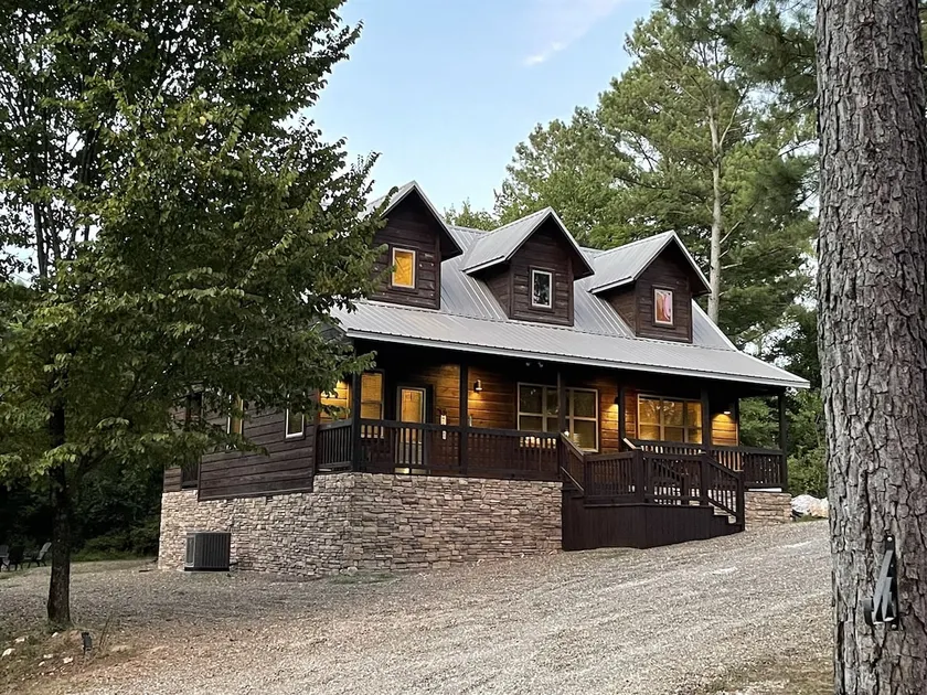 Stonewood Cabin | Hot Tub | Walk to Breweries - Image 1