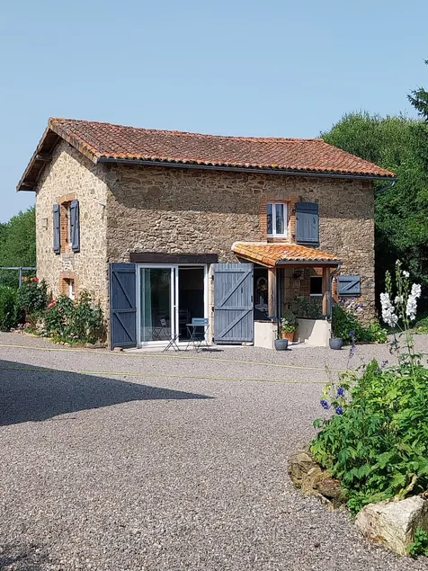Beautiful 2 bed cottage with swimming pool - Image 1