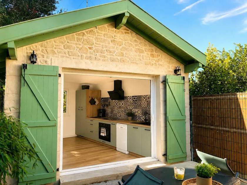 2-bedroom house with private garden - Image 1