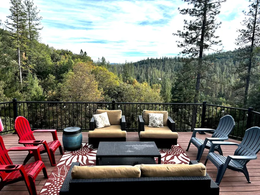 Mountain Getaway,  just 6 miles away from town! - Image 1