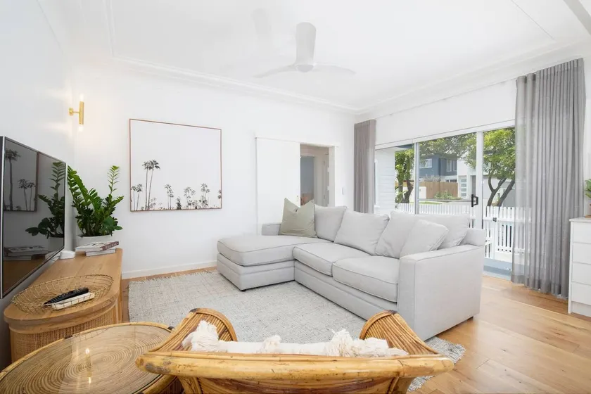 Blissful Merewether Beach Cottage: A Coastal Gem - Image 1