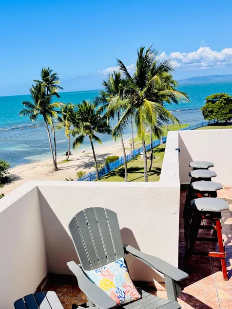 Beachfront 3BR Penthouse w/incredible views - Image 1