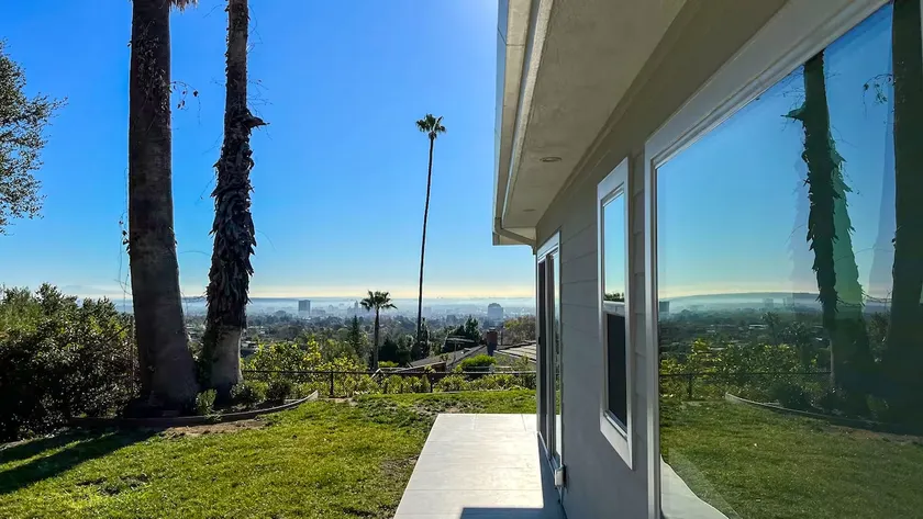 City & Ocean Views | Brentwood | 3 BR Suite - Image 1