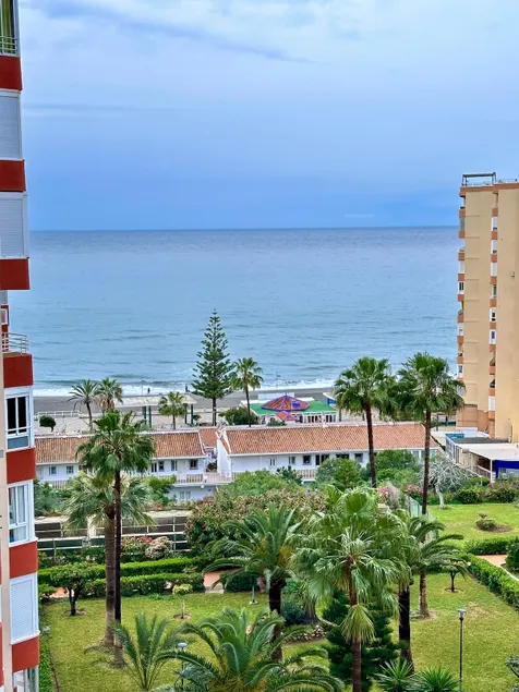 Modern Apartment Steps from the Beach - Image 1