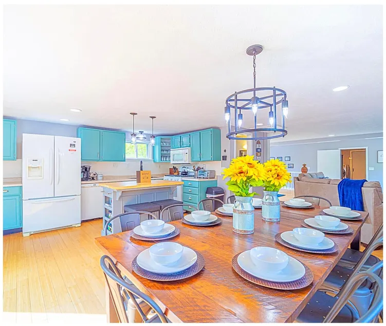 Summer Winterland Retreat: 3 Dogs▪Hot Tub▪Boyne▪Schuss▪Charlevoix▪Skiing - Image 1