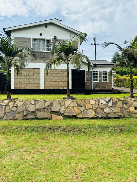 Cheerful 4 bedroom cottage with woodfire place. - Image 1