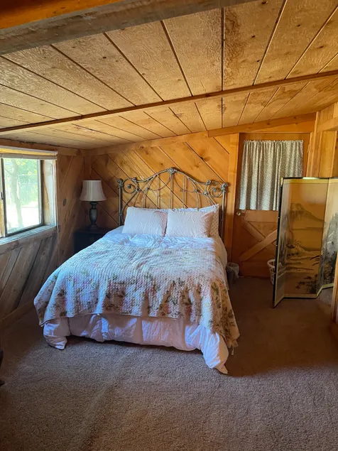 Cozy Cottage off Salmon River Tributary, in Town - Image 1