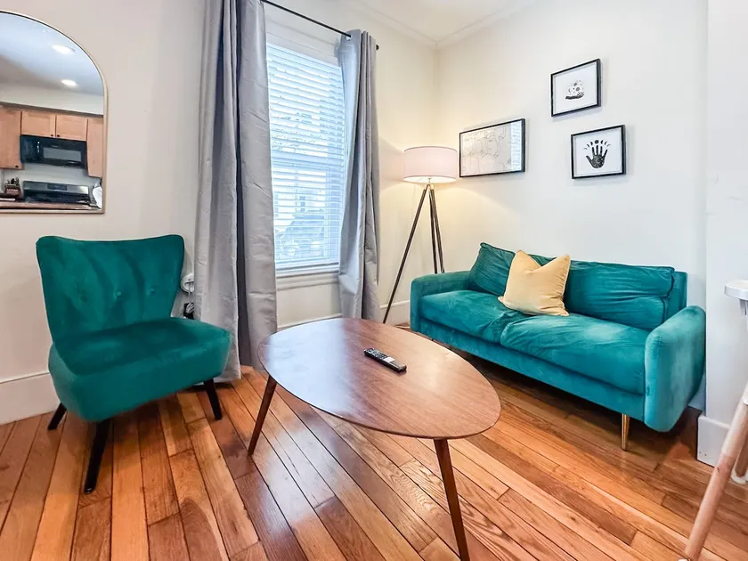 (S-P1) 2 Bedroom, Clean & Cozy! Porter Sq! - Image 1
