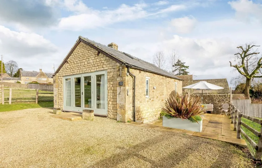One bedroom dog friendly Cotswold holiday cottage - Oxbow Cottage - Image 1