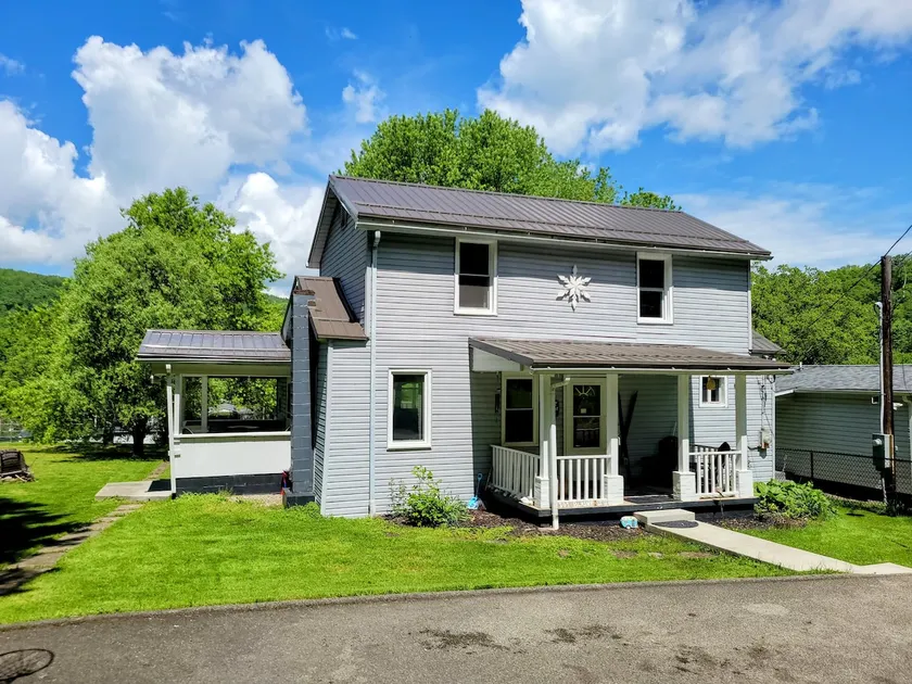 In the ❤ of Ohiopyle. Large yard with firepit - Image 1