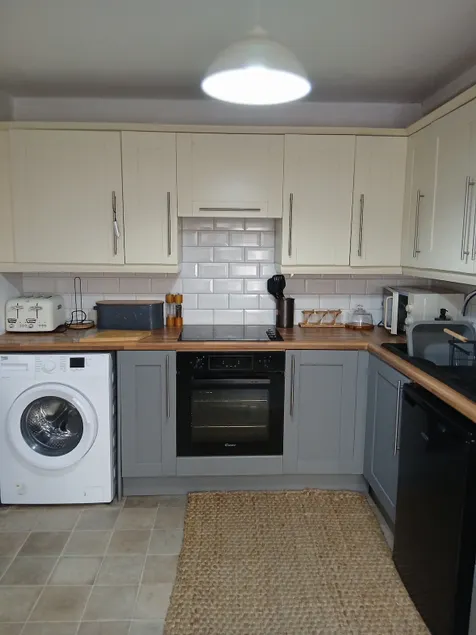 A charming town house situated close to the sea. - Image 1
