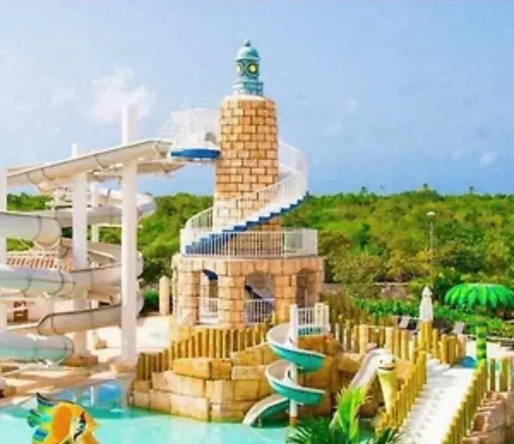 Beautiful beach complex in Cadaques Caribe. - Image 1