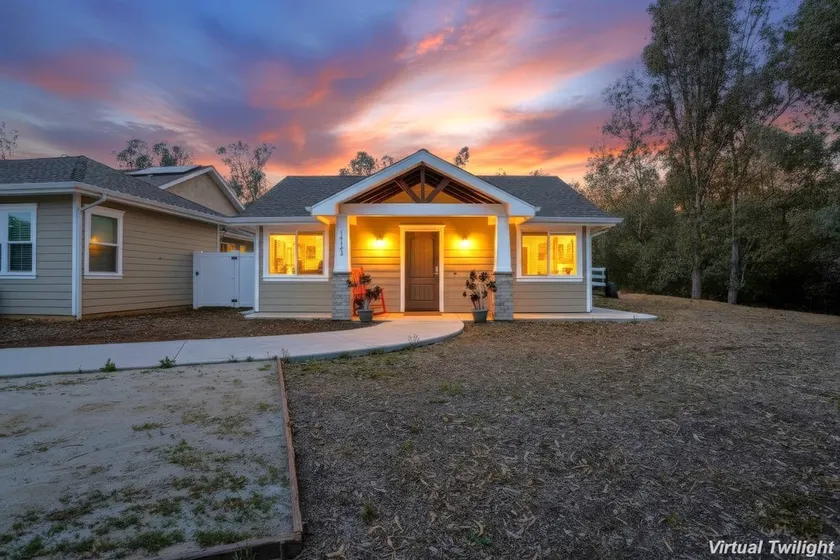 Private Home 1 bd, 1 ba, W/D & Private Backyard - Image 1