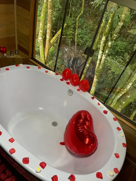 Relax in a bathtub to the sound of a waterfall - Image 1
