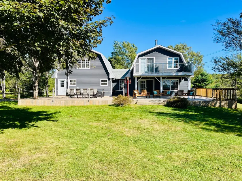 Beachfront 4 bedroom home directly on the Mira River - Image 1