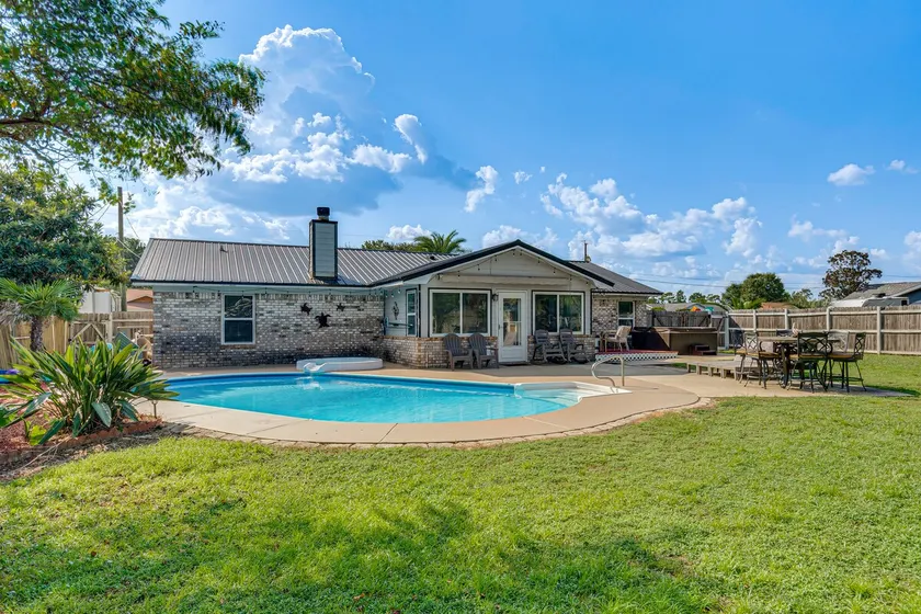 Welcoming Pensacola Home w/ Spacious Yard! - Image 1