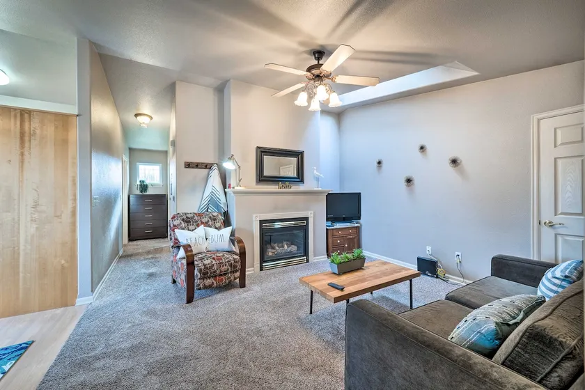 Apartment w/ Patio & Grill Access ~ 1/2 Mi to Bay! - Image 1