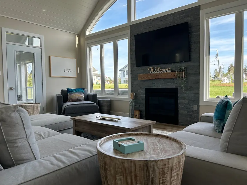 Hot Tub/New 3 Bedroom House/Walk to Beach - Image 1