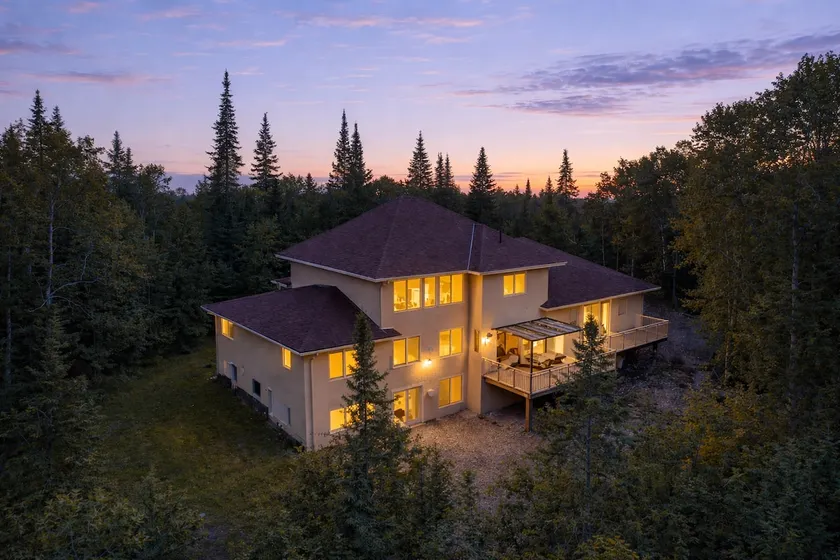 7-Bedroom Family Retreat • Golf Simulator • Hot Tub • Game Room • Near Tobermory - Image 1