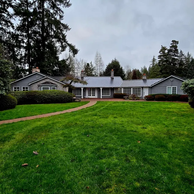 The Woodinville Wonderland Luxury Vacation Home and Event Venue - Image 1