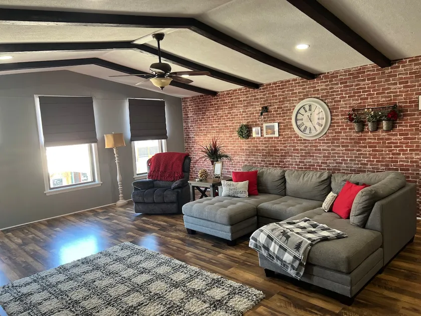 Bash on Main Historic Downtown 2 bedroom Loft - Image 1