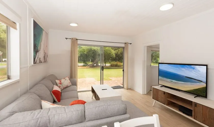 Broulee Beachfront Bliss - Near the Waves - Image 1