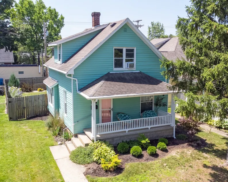 Cozy Two-Bedroom Bungalow with New Kitchen - Image 1