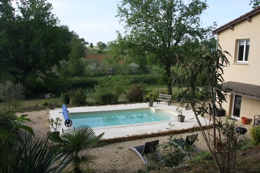 Quiet Maïwen studio with private pool - Image 1