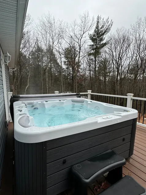 Family getaway at Blue Mountain - *Hot tub* - Image 1