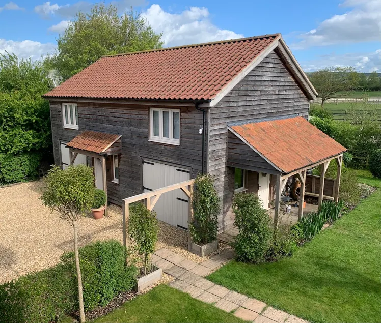 Entire guest suite & garden in village with a pub! - Image 1