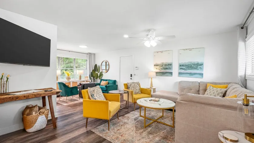 Cheerful and chic- newly renovated home 4br/3b - Image 1