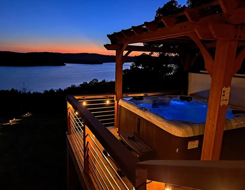 CharmingCottage-Rare Lake View-Nature Trail-HotTub - Image 1