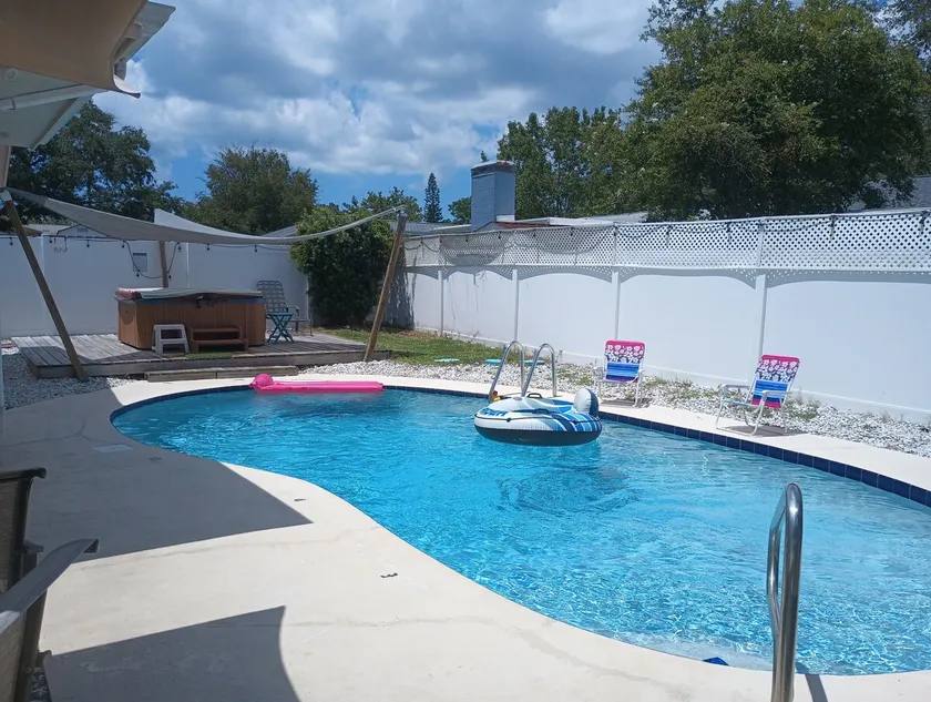 Clearwater Vacation Paradise Home Pool & Hot Tub, Outside Bar- TV, Pets welcome - Image 1