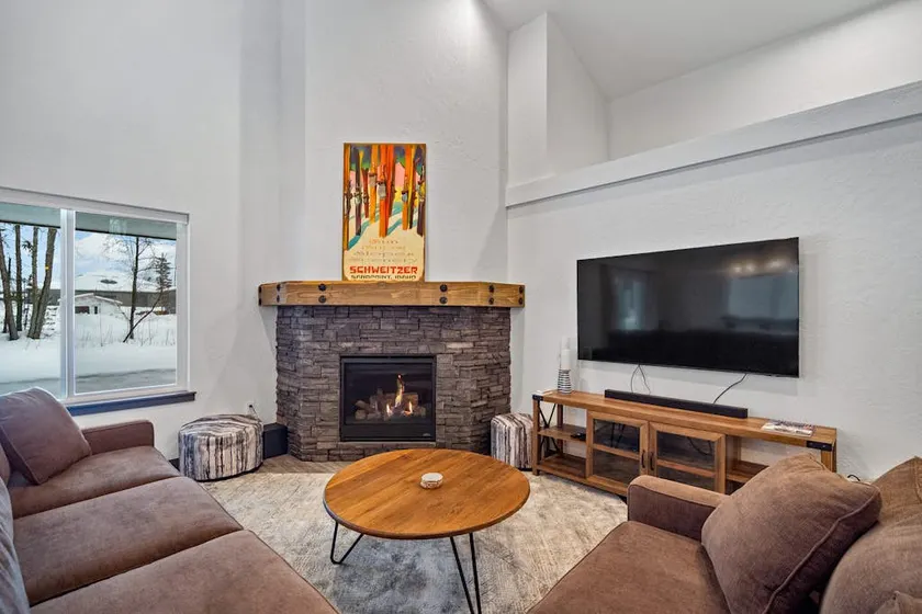 Centrally located 3BR | Hot Tub | Fireplace - Image 1