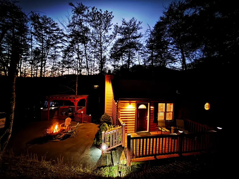 Time Out Inn - A Private Comfy Cozy Romantic Cabin - Image 1