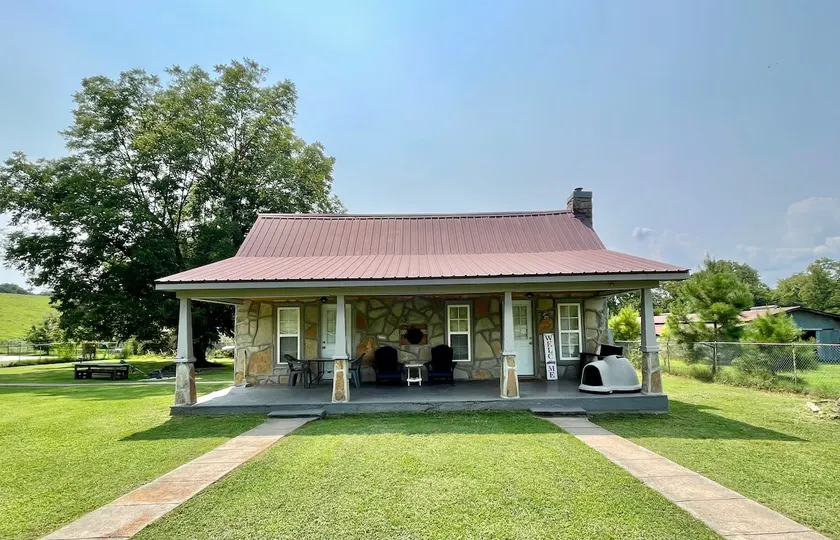 Country Getaway Close to Cities - Image 1