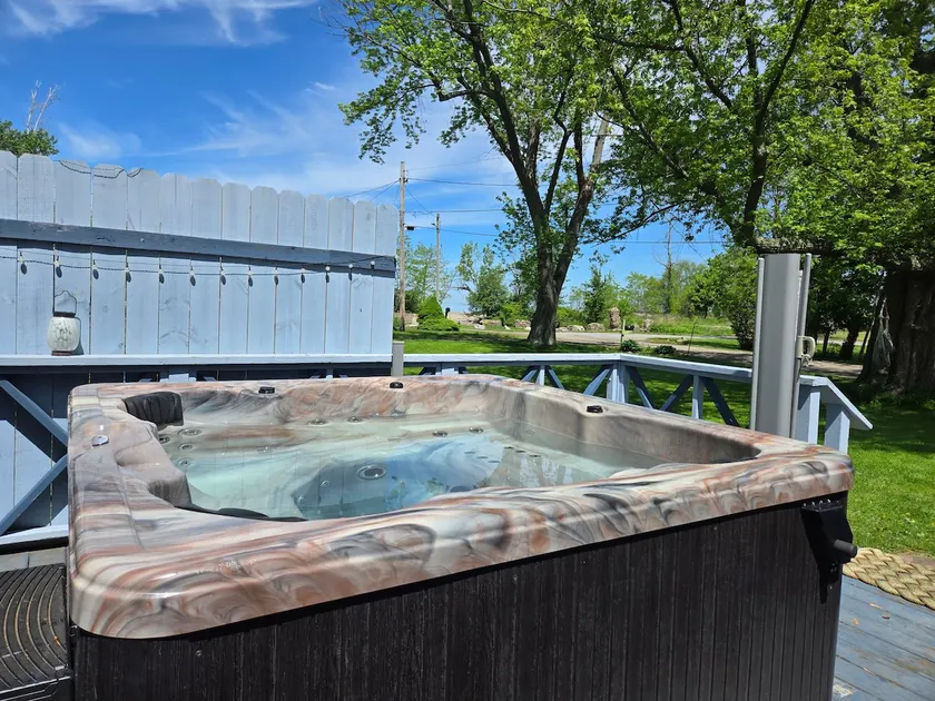 50 ft to Beach-Lakeview |Hot Tub| Quiet & Relaxing - Image 1