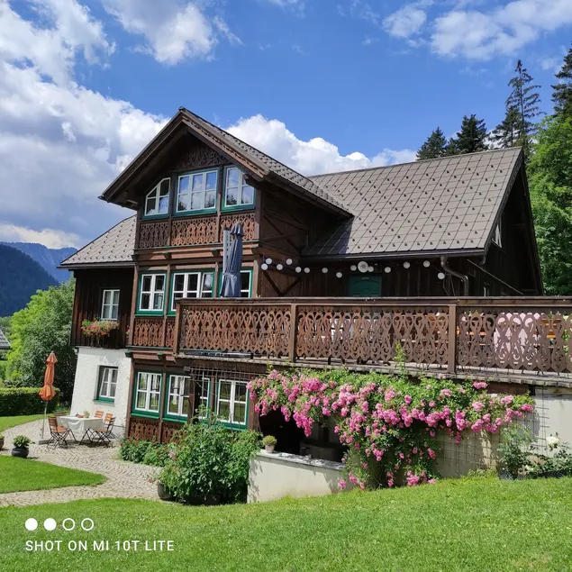 Cozy apartment in traditional outdoor house - Image 1