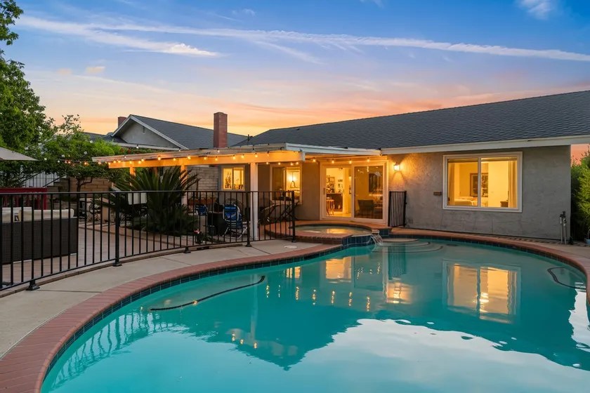Luxury 5BR Pool + Jacuzzi Home |Disneyland 16 mil - Image 1