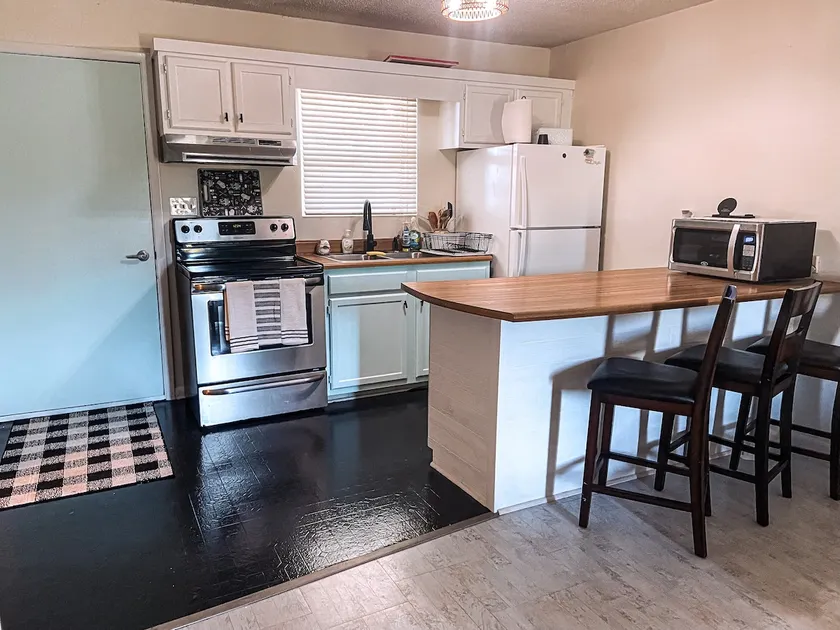 Newly Updated 1 bedroom condo steps from Beach - Image 1