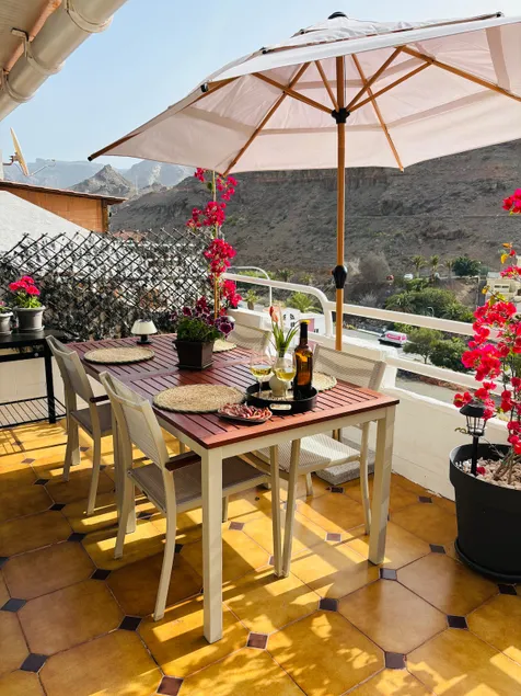 Lovely and private apartment with a large terrace and pool - Image 1