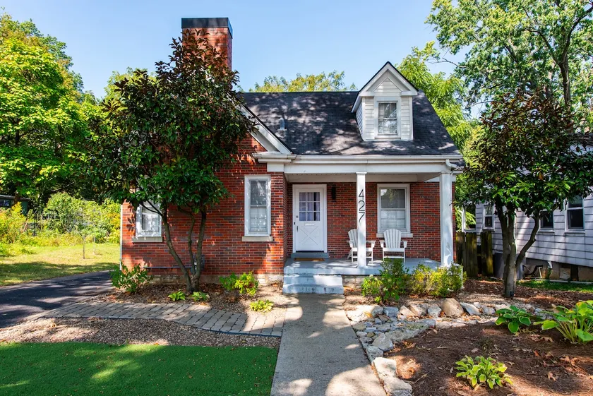 3BR-4 Beds-2BA close to UK/Chevy Chase/Downtown - Image 1