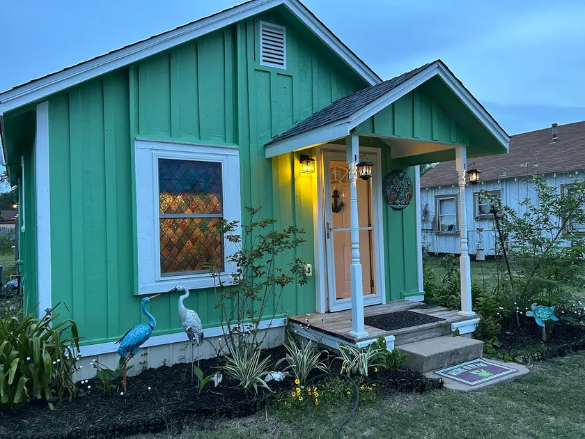 Charming cottage w/ outdoor shower in fishing town - Image 1