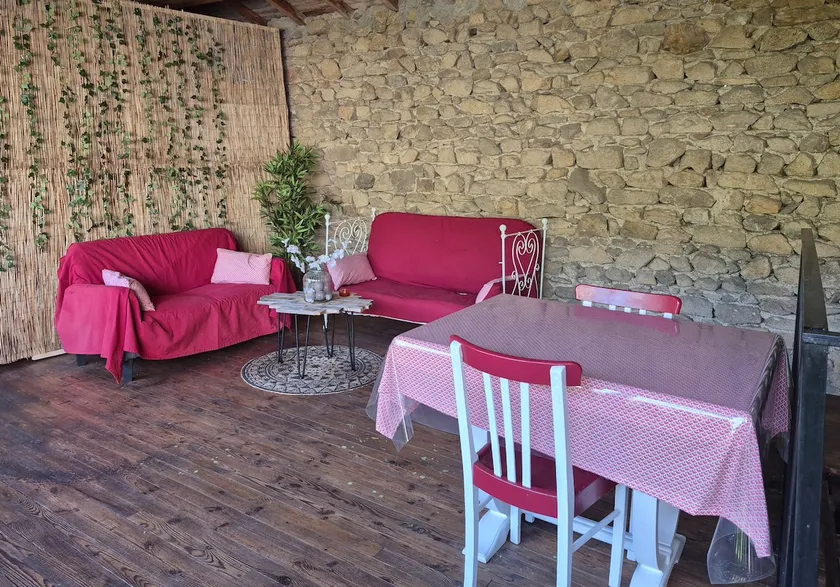 countryside home - Image 1