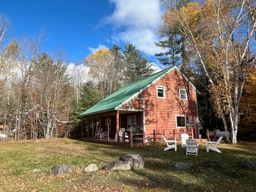 New Listing! Cozy Chalet 10-Minute Drive to Sugarloaf, Sleeps 9 - Image 1
