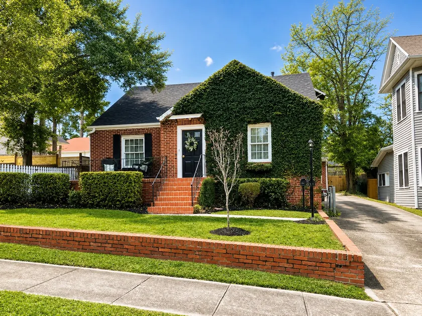 Camellia: Historic Summerville, Medical District - Image 1