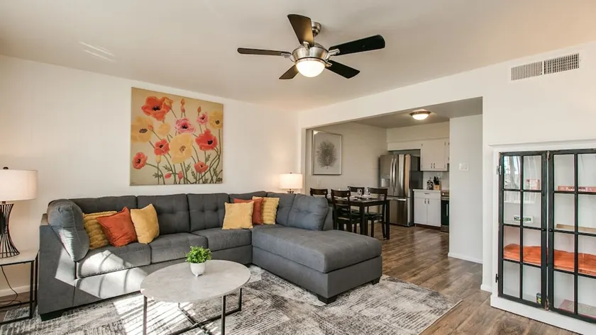 Quiet Arcadia 2 Bdrm Hideaway Location and Charm! - Image 1