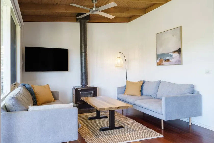 'Charming Seaside Bungalow' A Peninsula Hideaway - Image 1