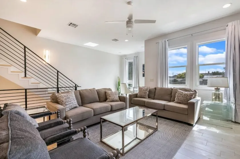 Bienville rækkehus på et lukket område - Image 1